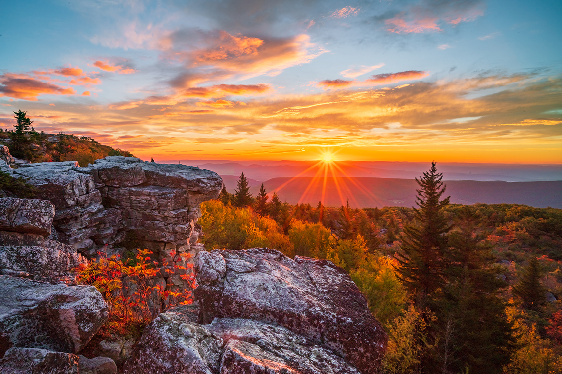 Rocky-Horizon-Sunrise-iStock-1082998534.jpg